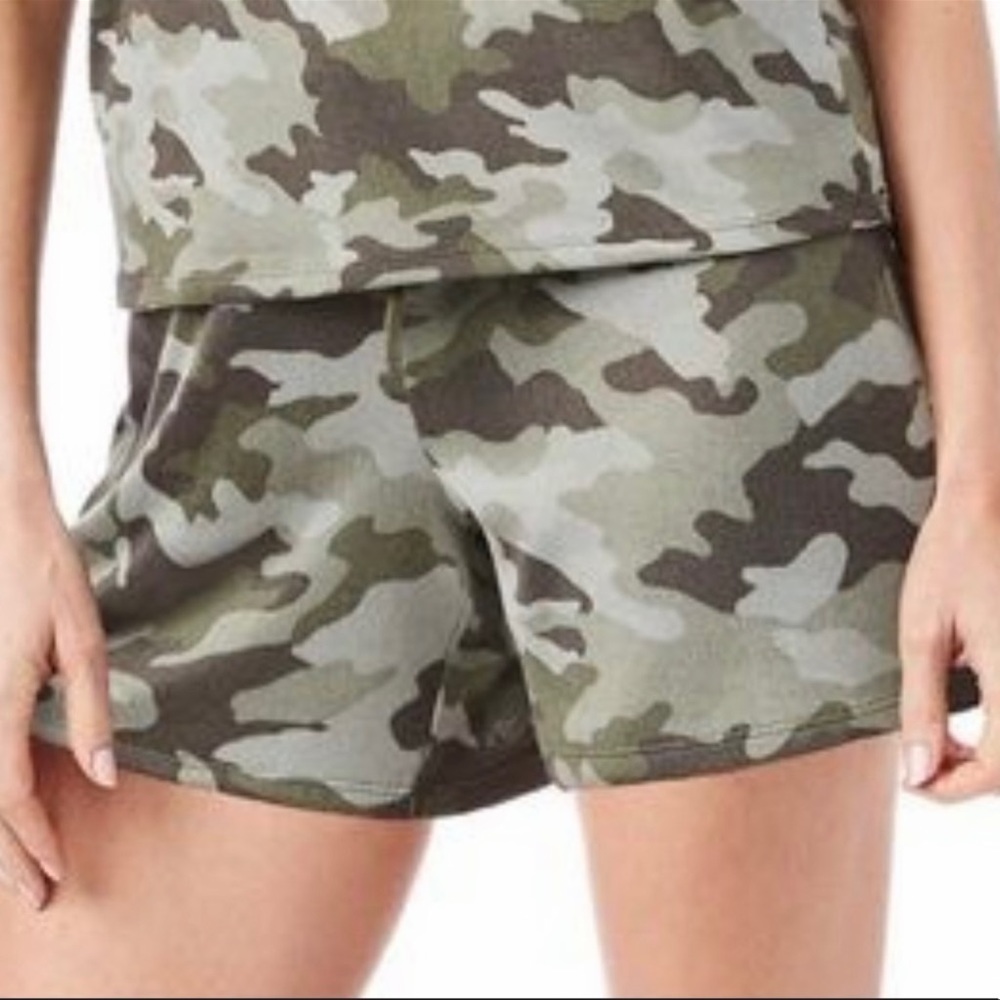 Lucky Brand Size Large Women’s Green Camo Soft Drawstring Lounge Shorts.
